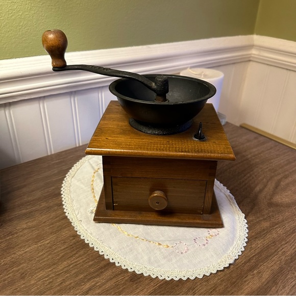 Vintage Coffee Grinder W. H. Co. Cast Iron Wood Dovetail With Pull Out Drawer - Picture 5 of 12